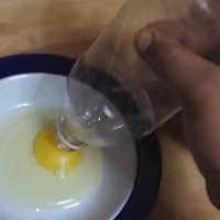 Tojás szétválasztása új módszerrel, egyszerűen.